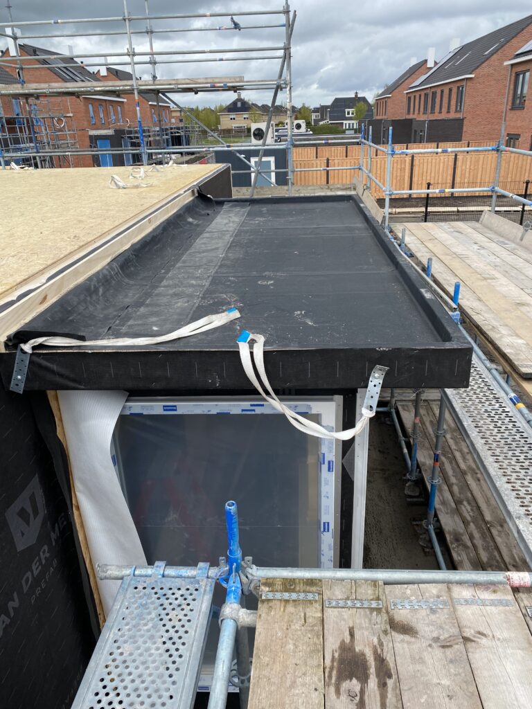 Van der meer Prefab haalt komo voor montage hsb elementen