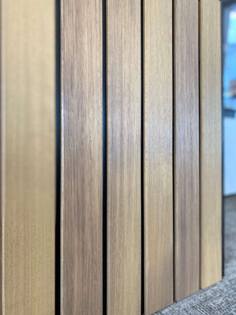 gevel van iroko hout van houtex