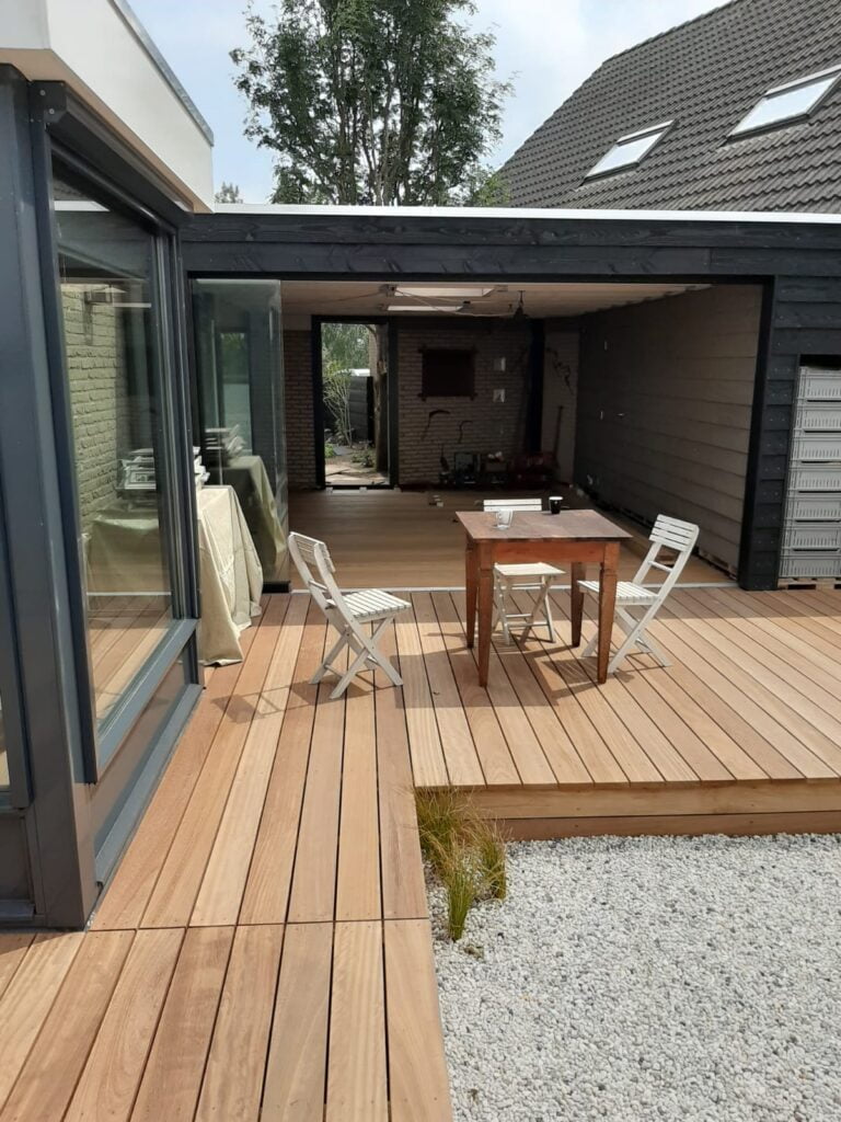 iroko terras van hout geleverd door houtex